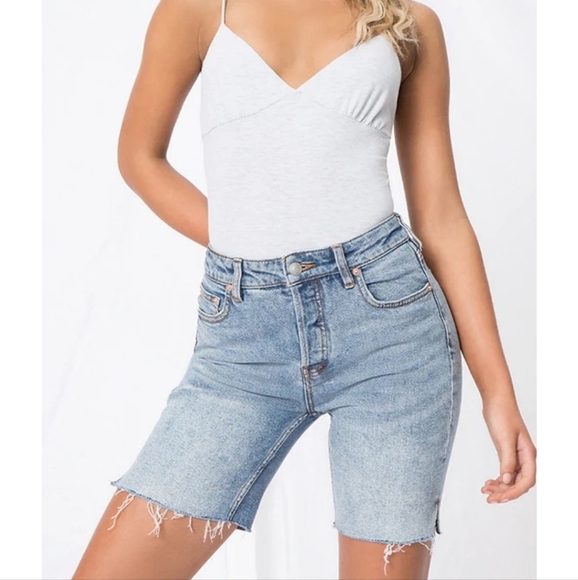 NWT Free People Avery Bermuda Short Denim Blue 30 Cutoff Frayed Hem - Picture 1 of 9